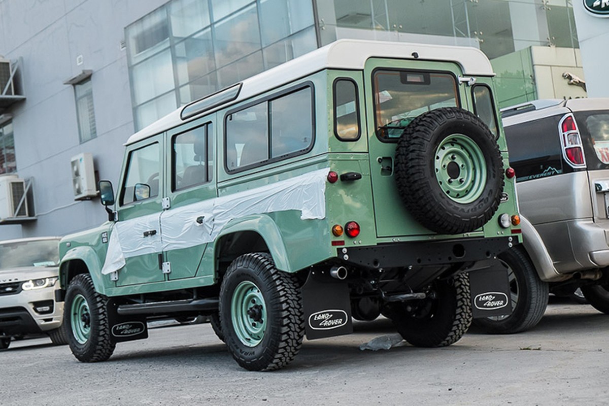 Dan choi Viet tau Land Rover Defender tien ty, 